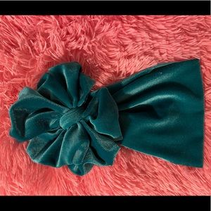Green Velvet Messy Toddler Headwrap